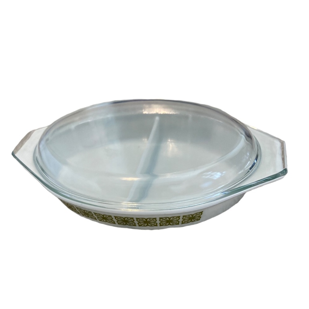 Vintage Pyrex dish with lid